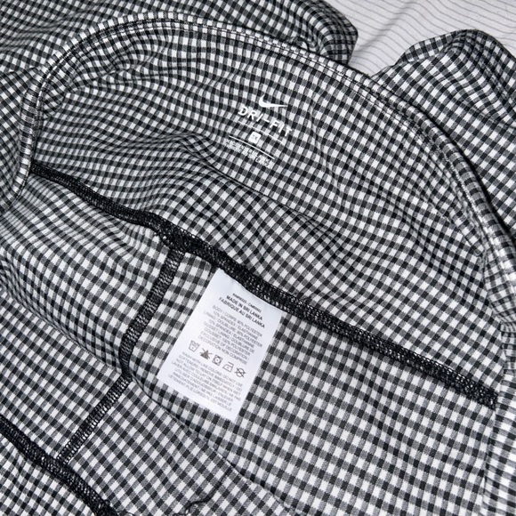 Nike yoga plus size shorts - Picture 3 of 8